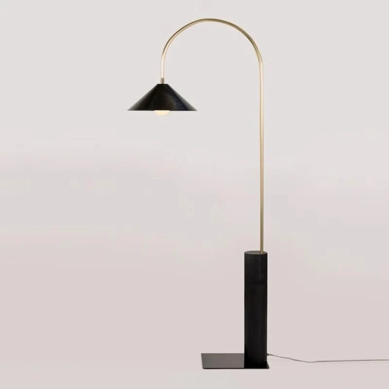 Moderne Bogen-Stehlampe mit einzigartigem Lampenschirm-Design