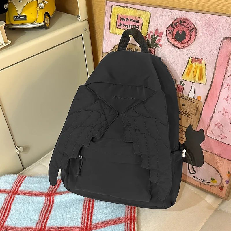 Niedlicher, flügelverzierter legerer Rucksack Karnz