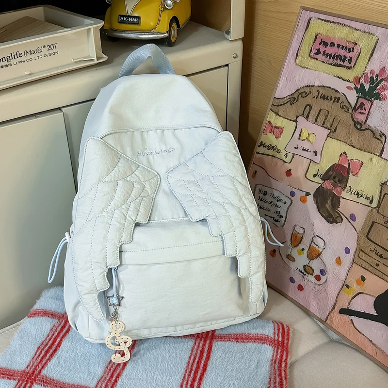 Niedlicher, flügelverzierter legerer Rucksack Karnz