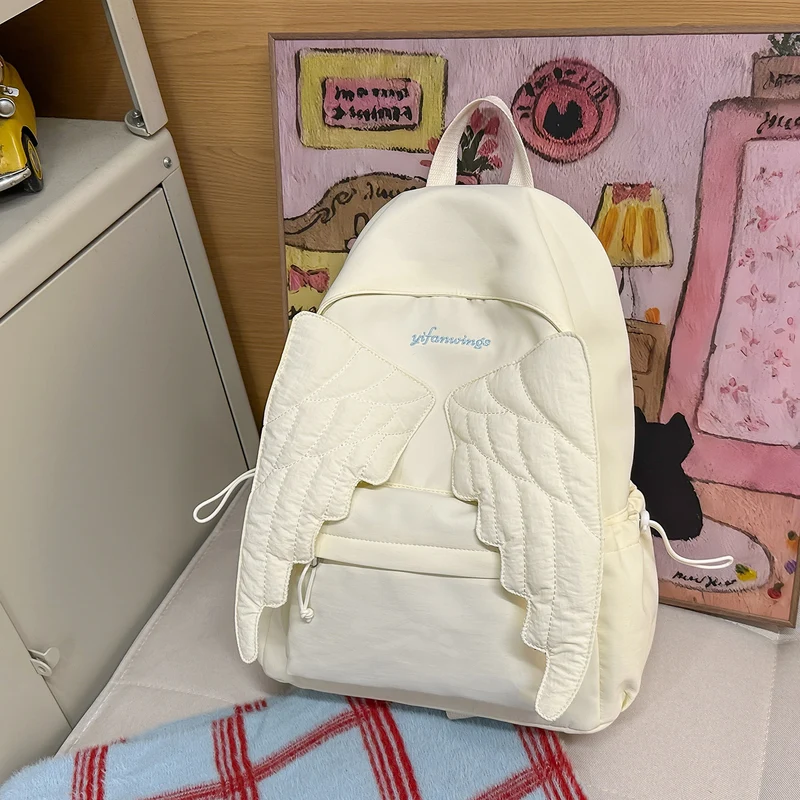 Niedlicher, flügelverzierter legerer Rucksack Karnz