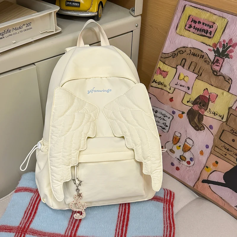Niedlicher, flügelverzierter legerer Rucksack Karnz