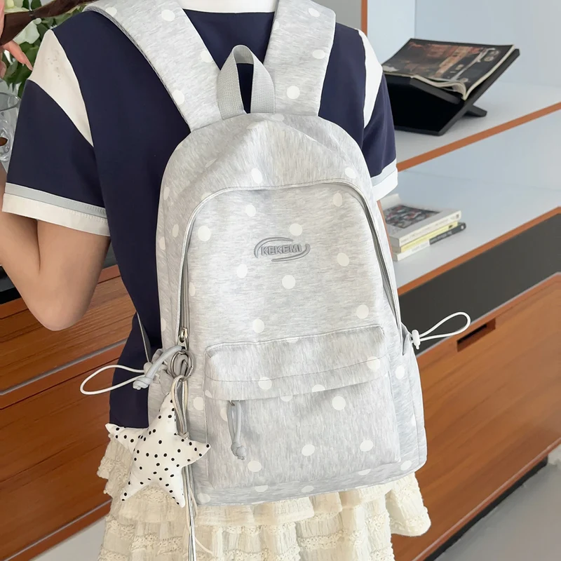 Süßer dekorativer gepunkteter Rucksack Karnz