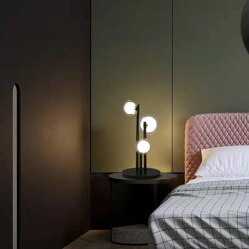 Moderne Künstlerische Tischlampe mit geometrischem Design