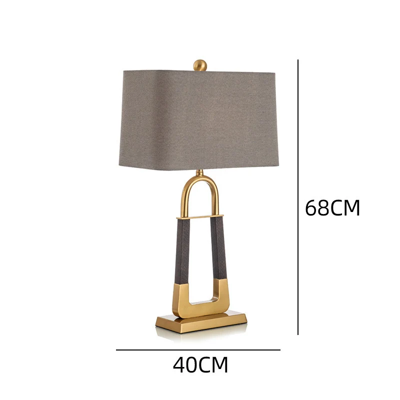 Dekorative Tischlampe mit modernem geometrischen Sockel