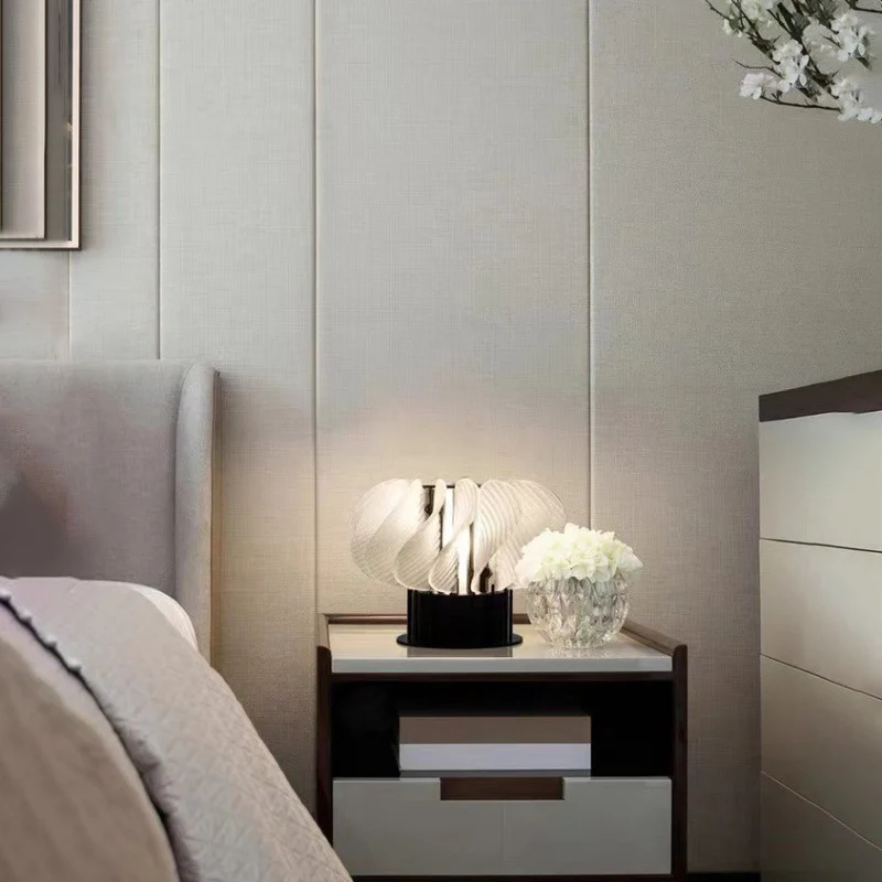Dekorative Tischlampe mit modernem Design