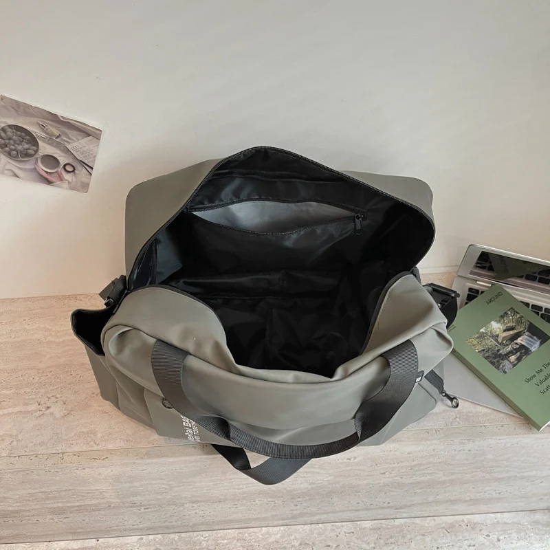 Reise- und Sporttasche mit wasserabweisendem Material und vielen Fächern Skanto
