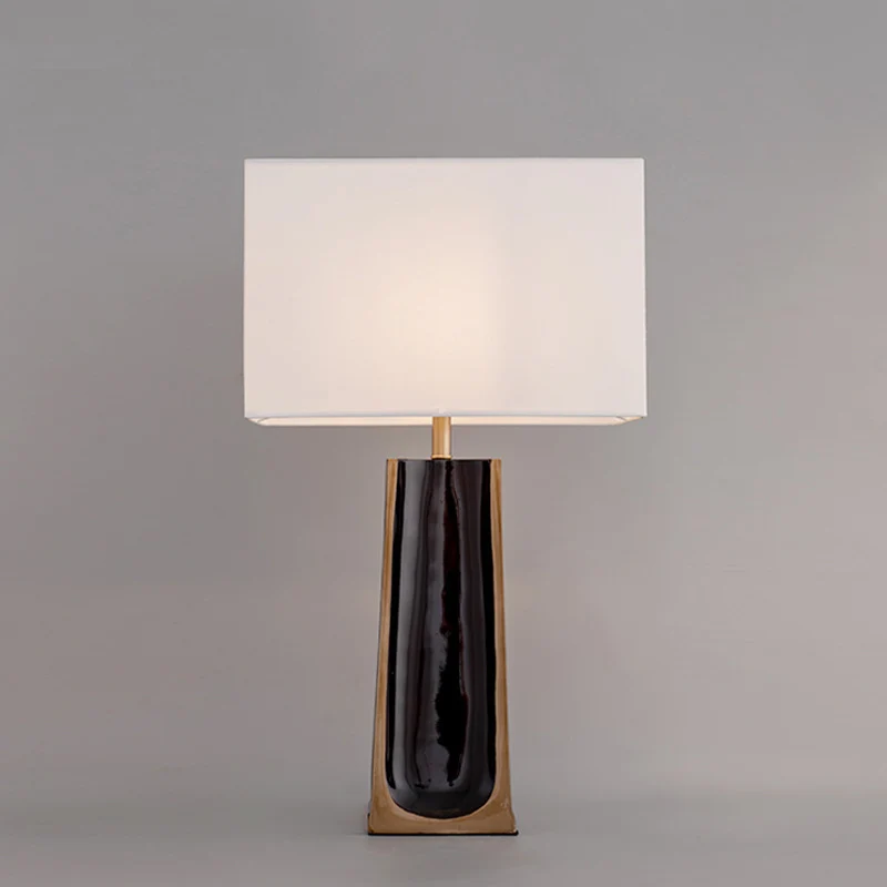 Elegante dekorative Tischlampe mit zeitgemäßem Design