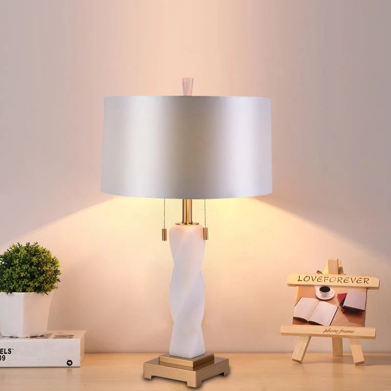 Elegante Handgefertigte Tischlampe