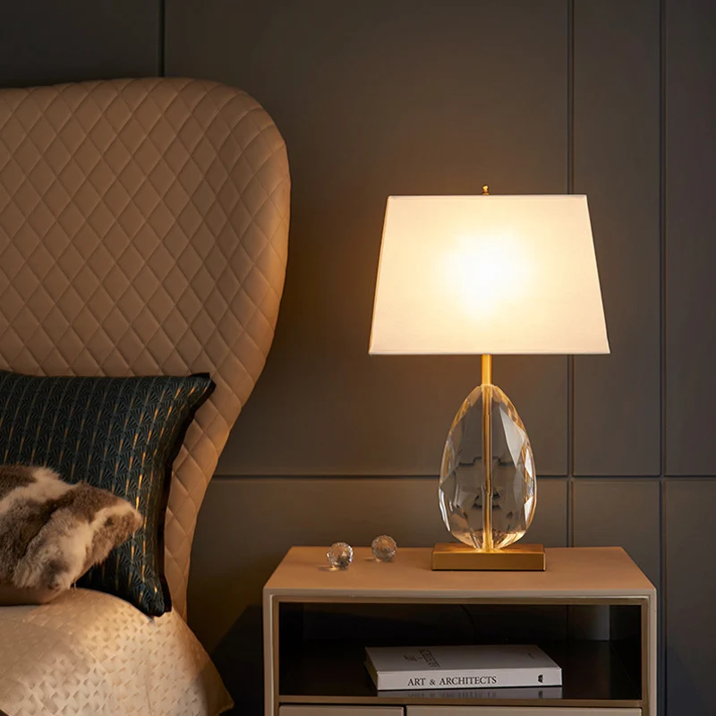 Kristall Tischlampe mit elegantem Schirm