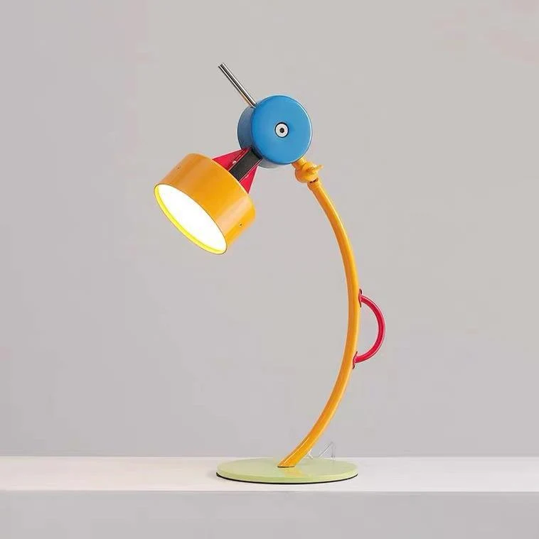 Kreative Schreibtischlampe mit verstellbarem Arm