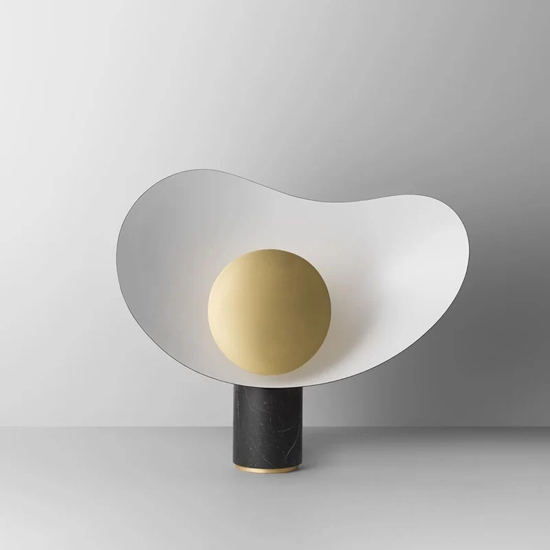 Künstlerische Skulpturale Tischlampe
