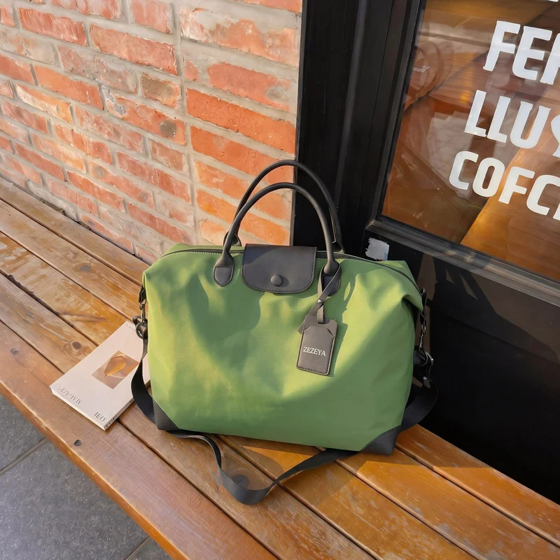 Elegante Reisetasche aus strapazierfähigem Material mit verstellbarem Schultergurt Skanto