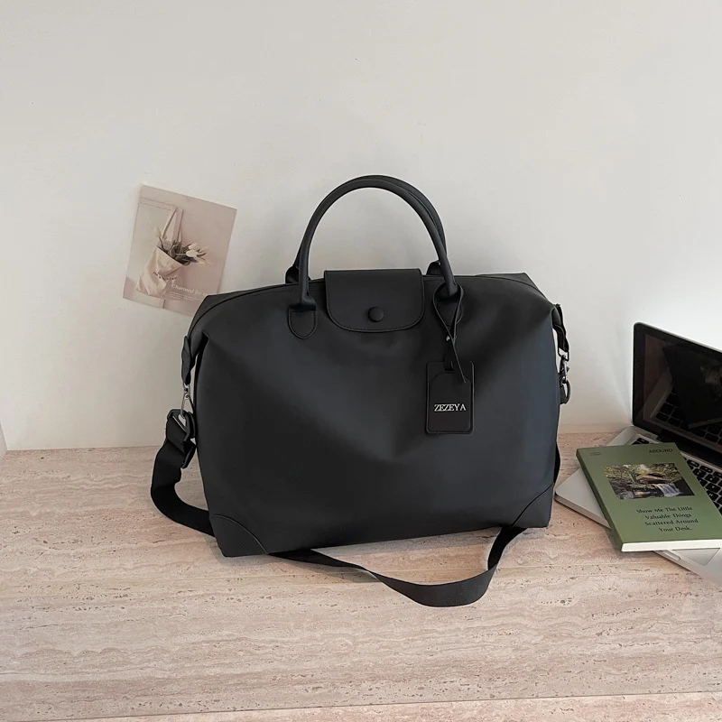 Elegante Reisetasche aus strapazierfähigem Material mit verstellbarem Schultergurt Skanto