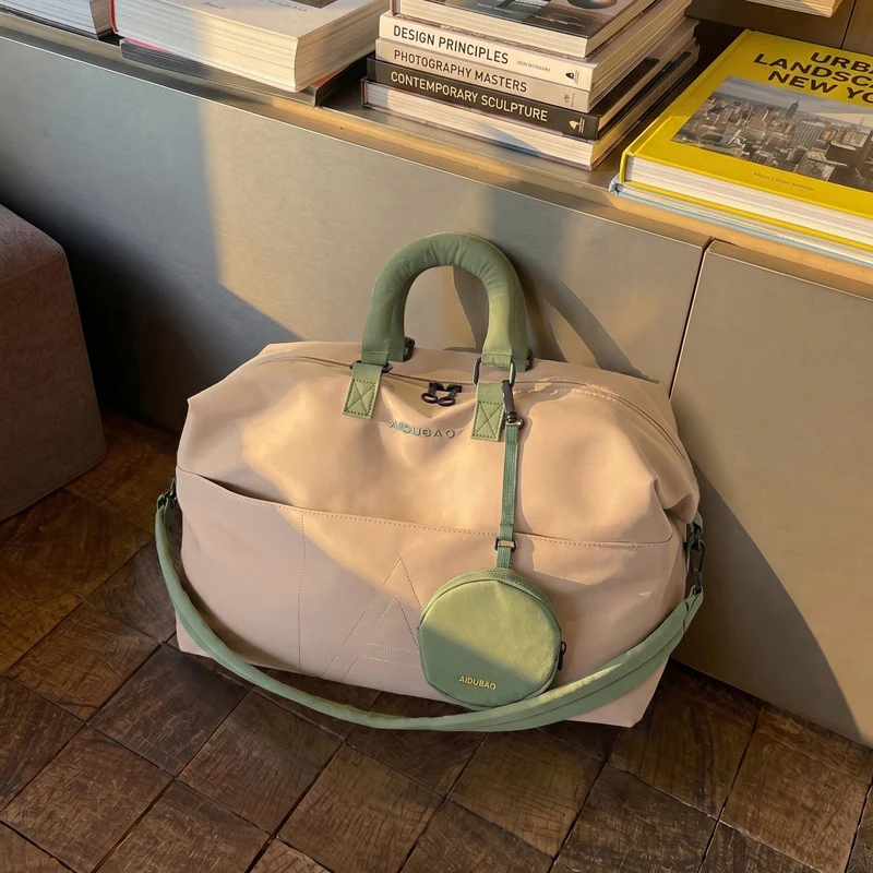 Elegante Reisetasche mit praktischem Zubehör Skanto