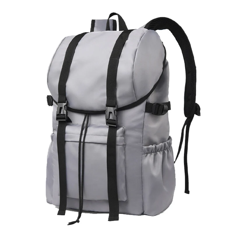 Reiserucksack mit wasserdichtem Material und mehreren Fächern Skanto