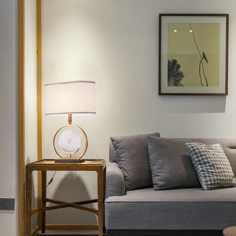 Zeitgenössische Tischlampe mit elegantem kreisförmigem Design