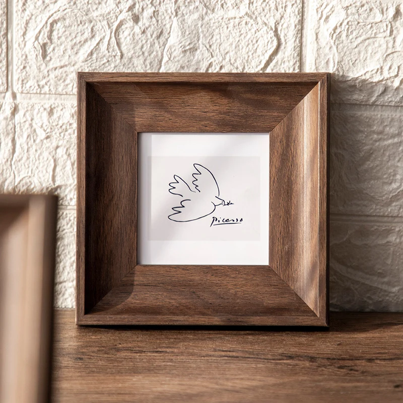 Eleganter artisanaler Holzdisplayrahmen