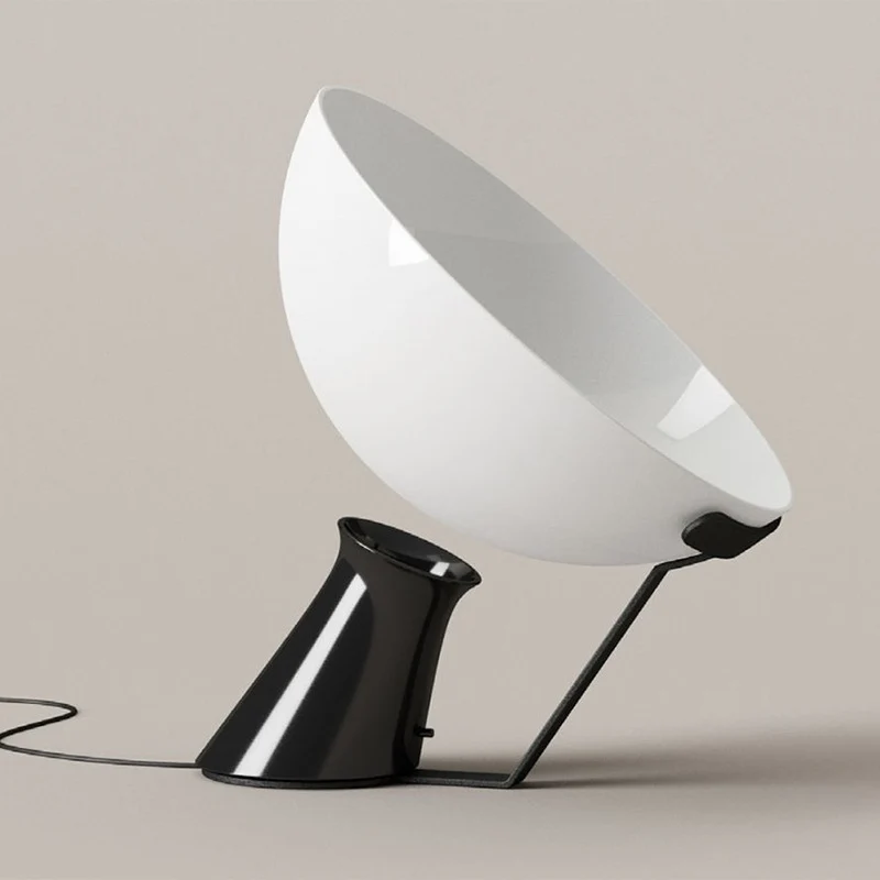 Zeitgenössische verstellbare Tischlampe