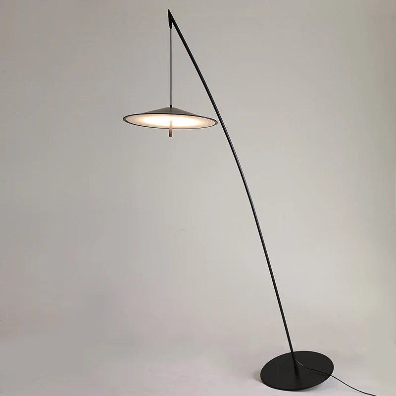 Bogen Stehlampe mit elegantem Design