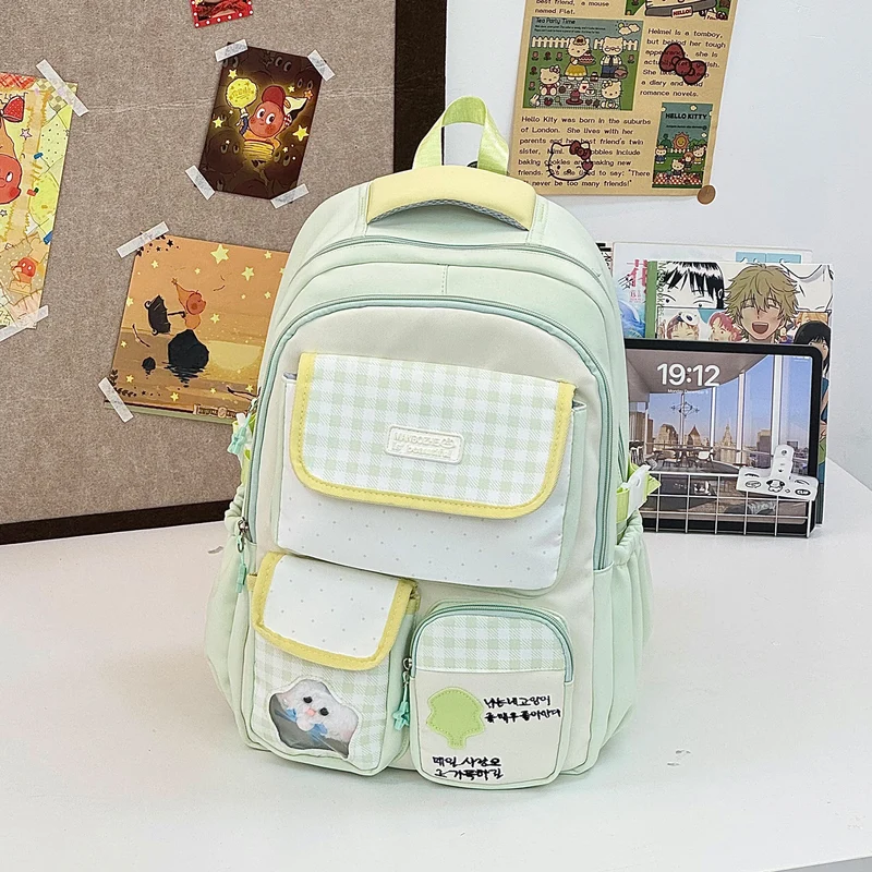 Niedlicher Schulrucksack mit Charakter-Motiv und mehreren Fächern