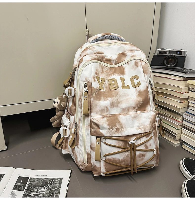 Schultasche mit mehreren Fächern und Wolkenmuster
