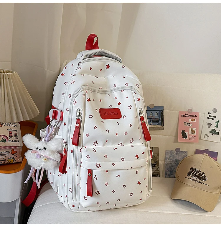 Rucksack mit Sternenverzierung und vielen Fächern