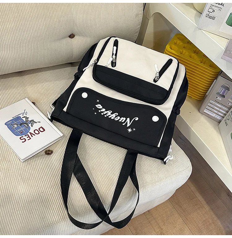 Lässiger Schulrucksack mit vielen Taschen