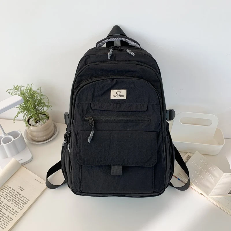 Leichter Schulrucksack mit mehreren Fächern