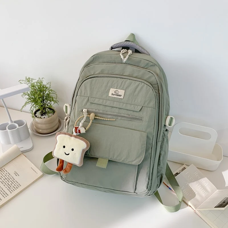 Leichter Schulrucksack mit mehreren Fächern