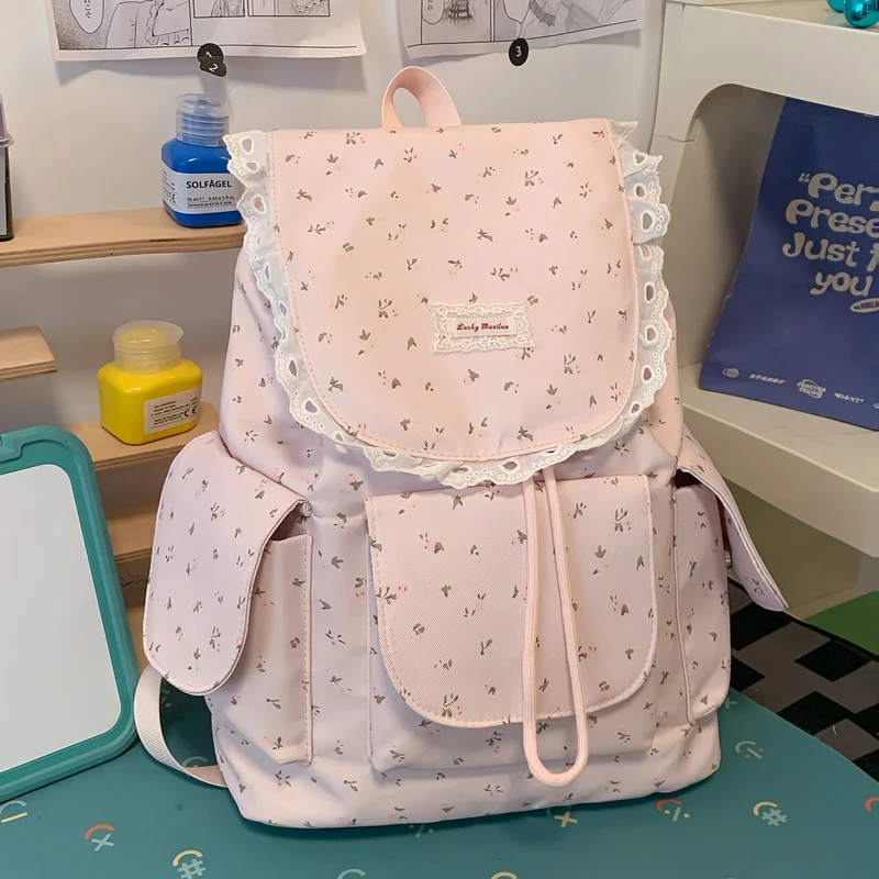 Schulrucksack mit Blumenmuster und Rüschen
