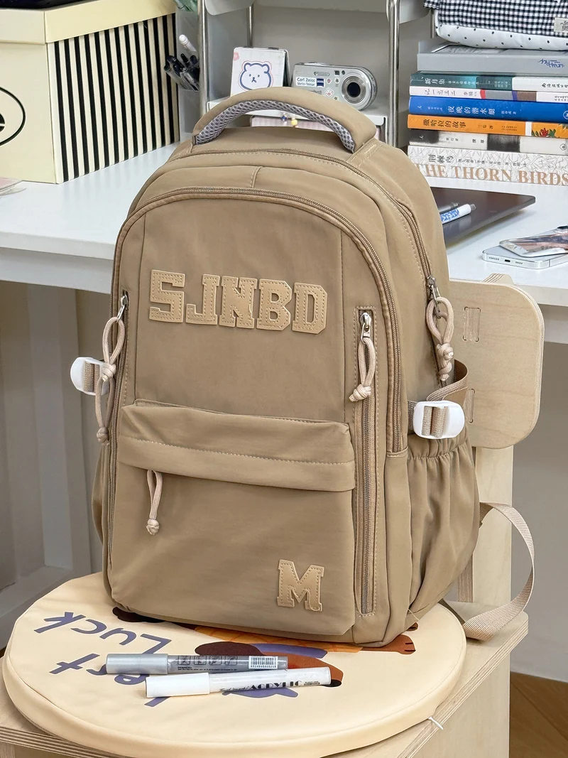 Praktischer Schulrucksack mit mehreren Fächern