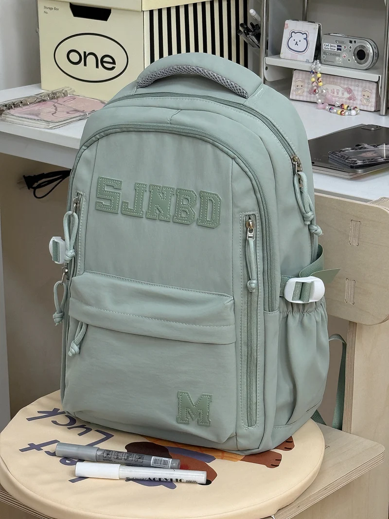 Praktischer Schulrucksack mit mehreren Fächern