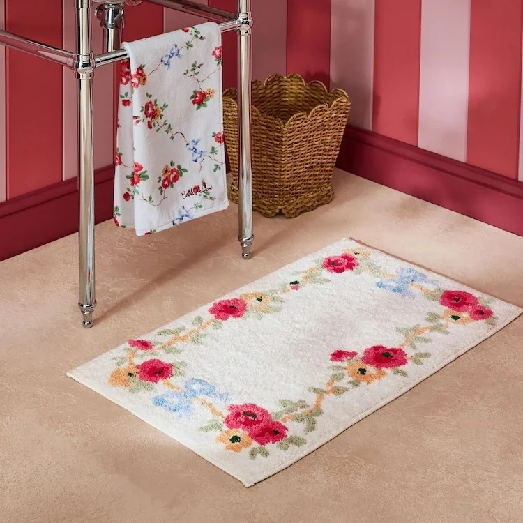 Blumengemusterter Badezimmerteppich für Zuhause