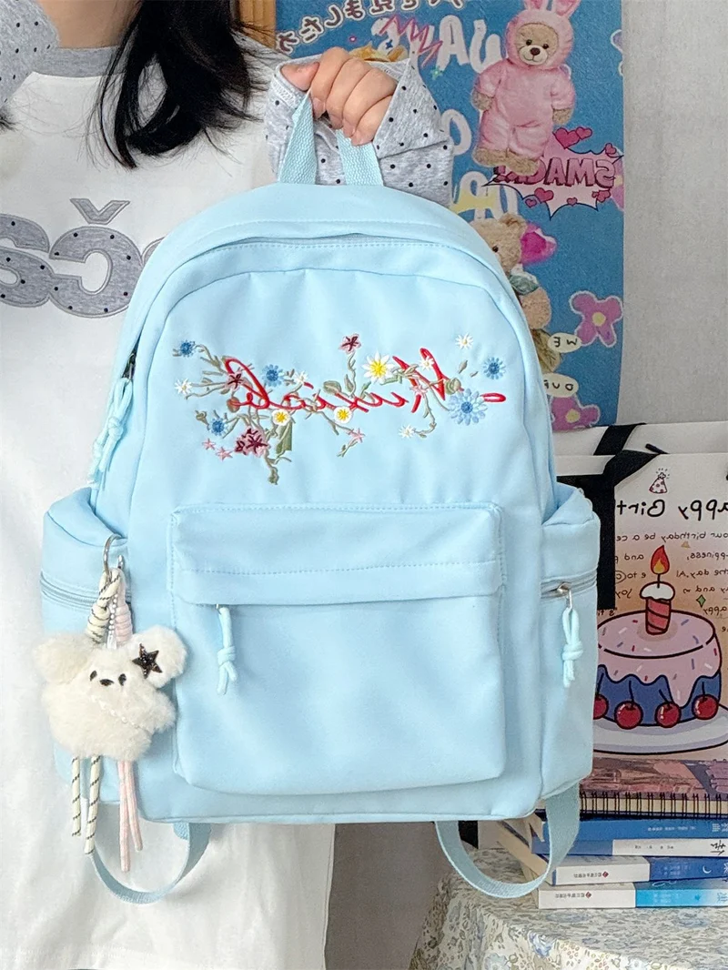 Bestickter Schulrucksack mit Blumenmuster