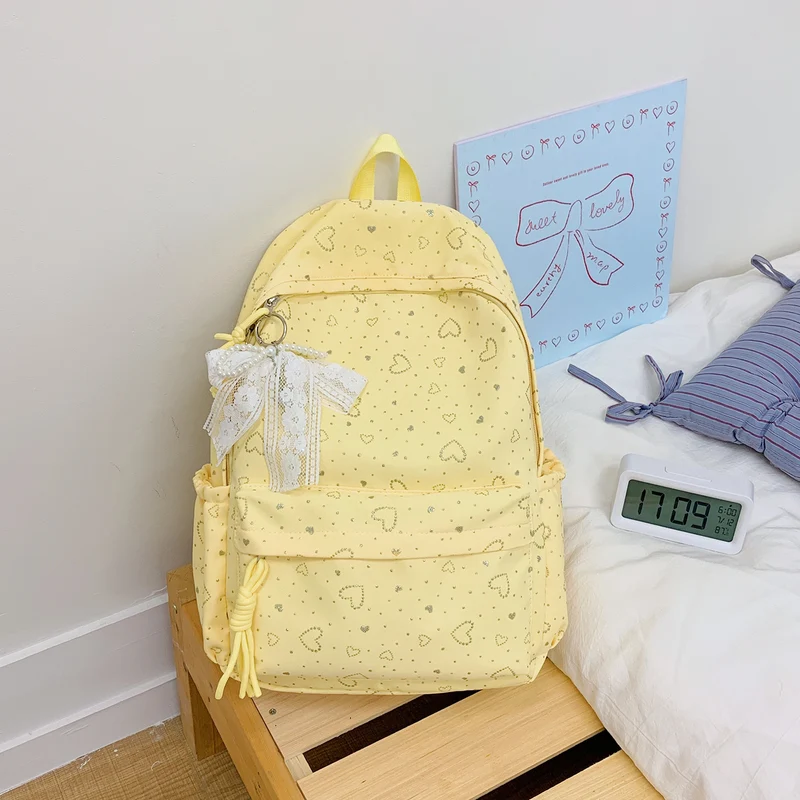 Lässiger Schulrucksack mit Herzmuster