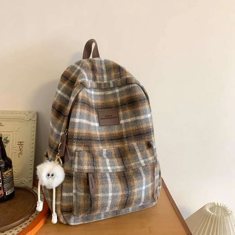 Funktionaler karierter Schulrucksack