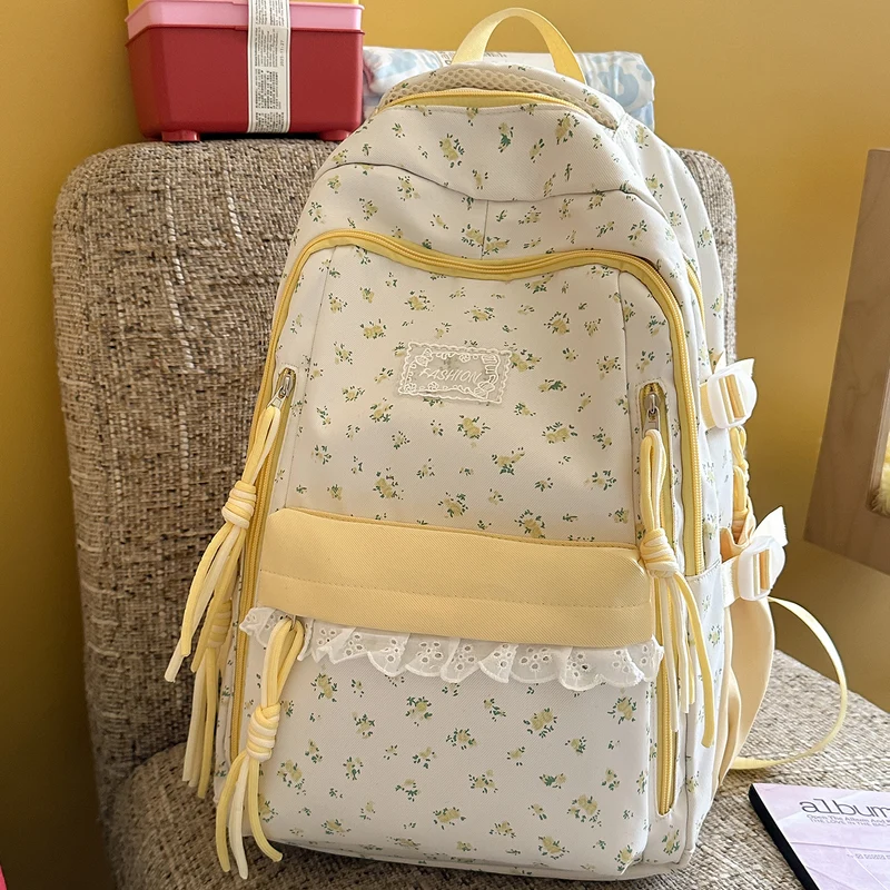 Eleganter Schulrucksack mit Blumendruck und mehreren Fächern
