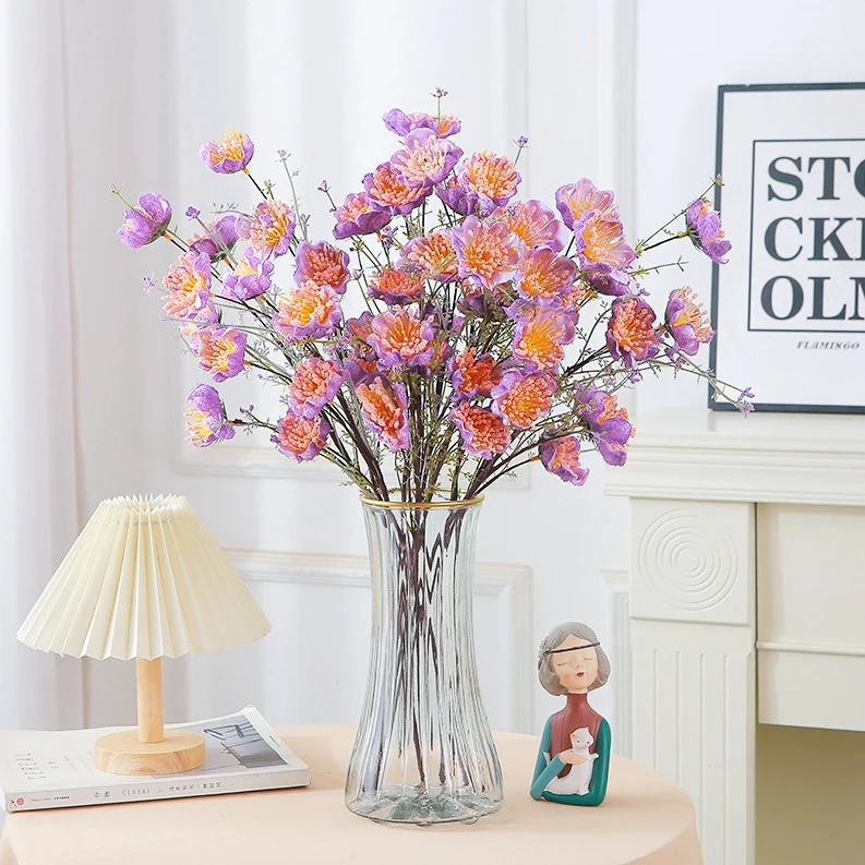 Künstliches Blumenarrangement für die Inneneinrichtung