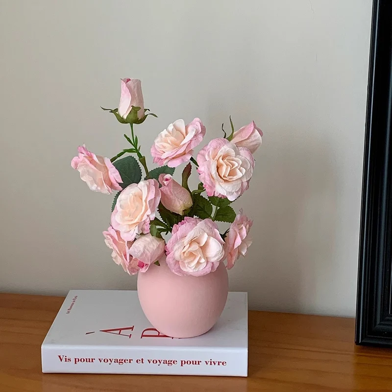 Elegante Stoffblumenarrangement