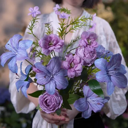 Lebensechtes Blumenstrauß-Arrangement