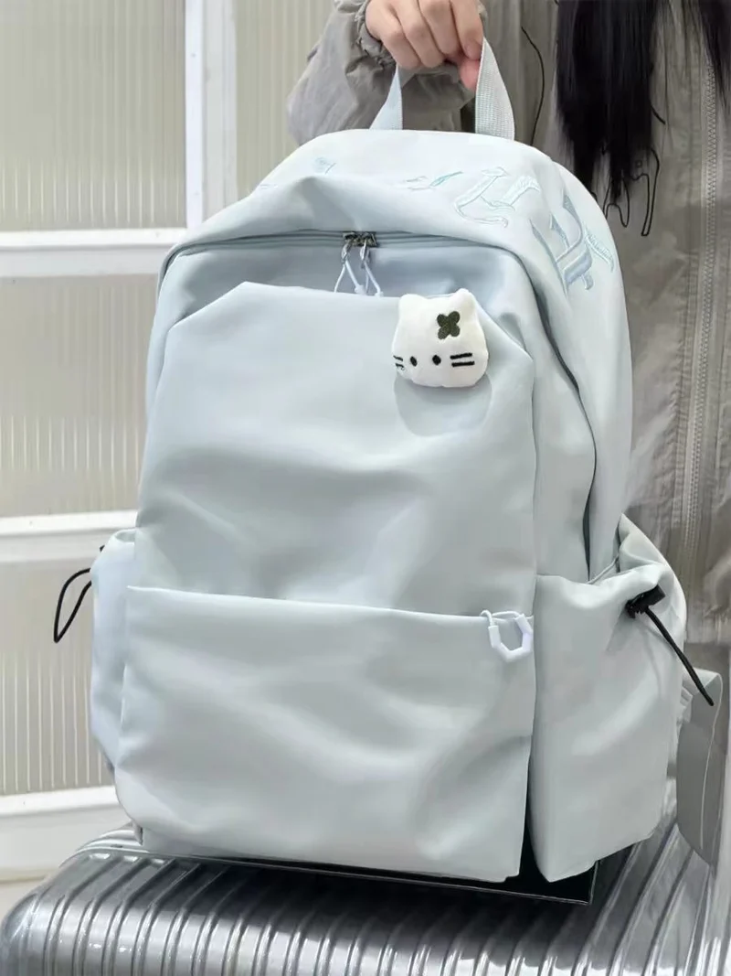 Niedliche Schultasche im Charakter-Design