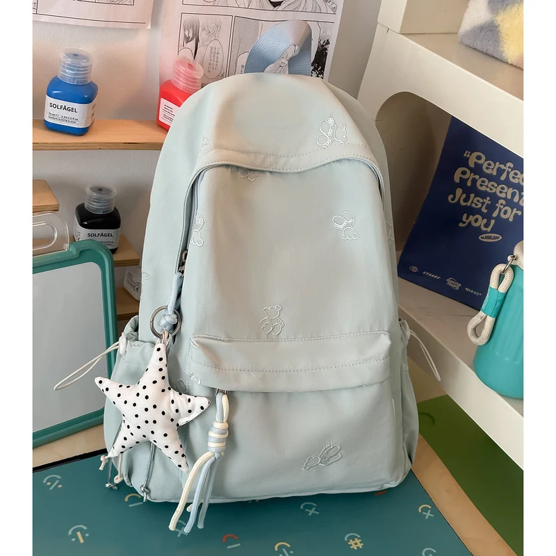 Niedlicher Schulrucksack mit Charakter-Stickerei