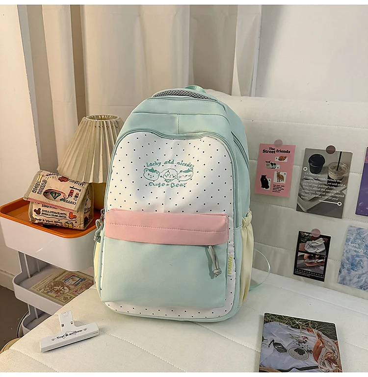 Niedlicher Schulrucksack im Charakter-Design