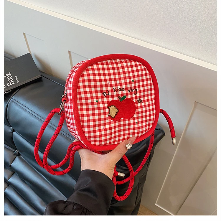 Niedlicher bestickter Schulrucksack