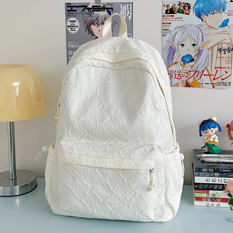 Bestickter Schulrucksack mit Textur