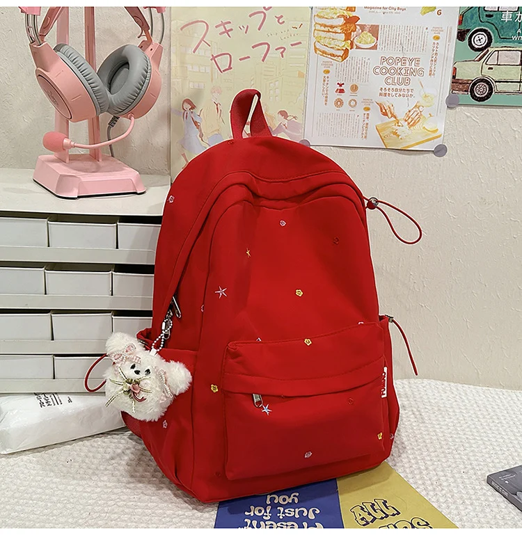Bestickter Schulrucksack mit Muster