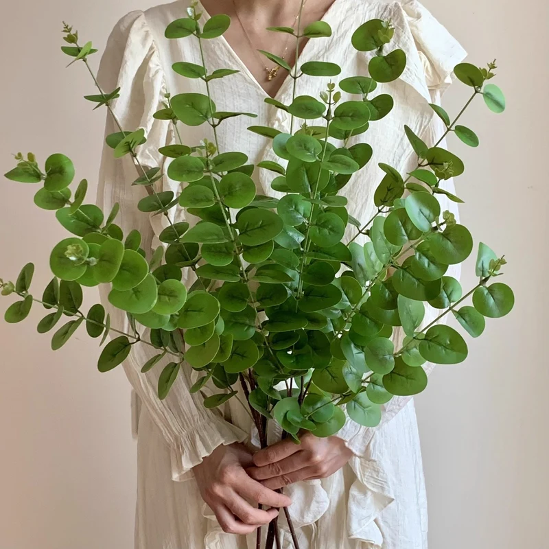 Lebensechte Eukalyptus Pflanzenarrangement