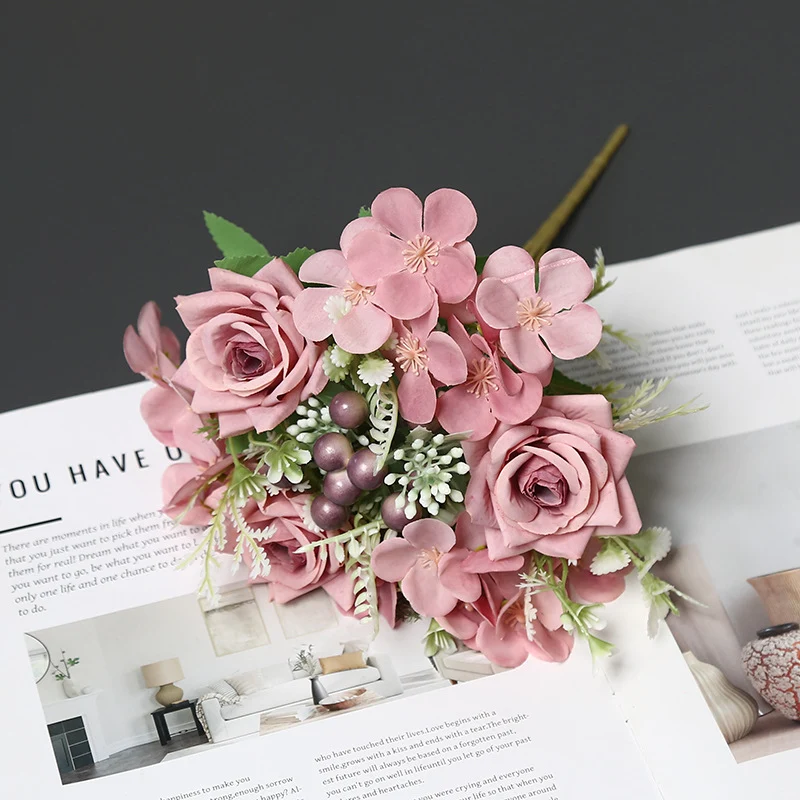 Elegante Blumenarrangement für die Wohnkultur Präsentation