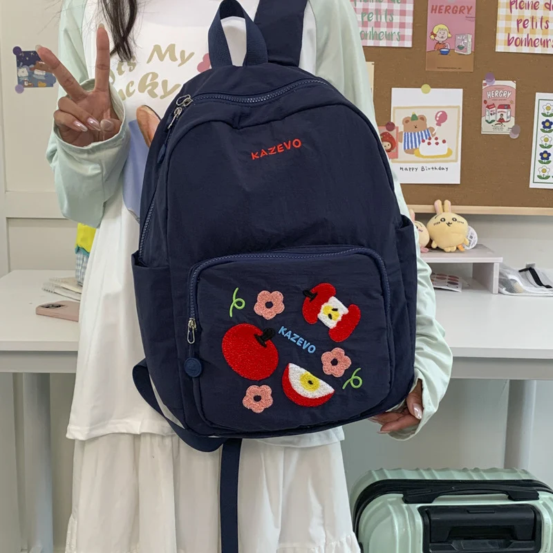Bestickter Schulrucksack mit Fruchtmotiv