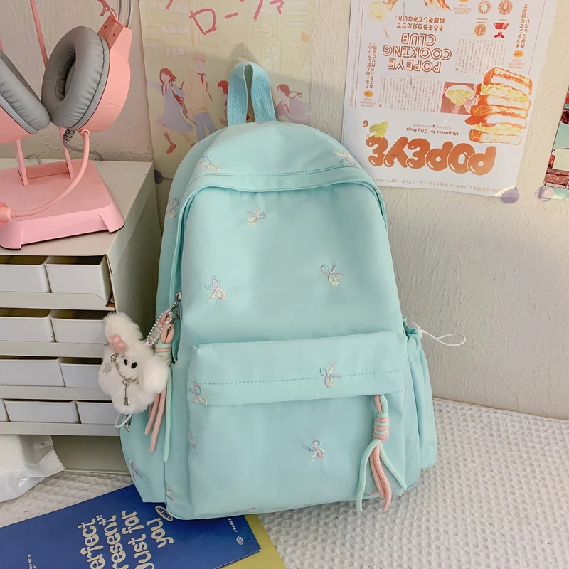 Bestickter Schulrucksack mit Blumenmuster